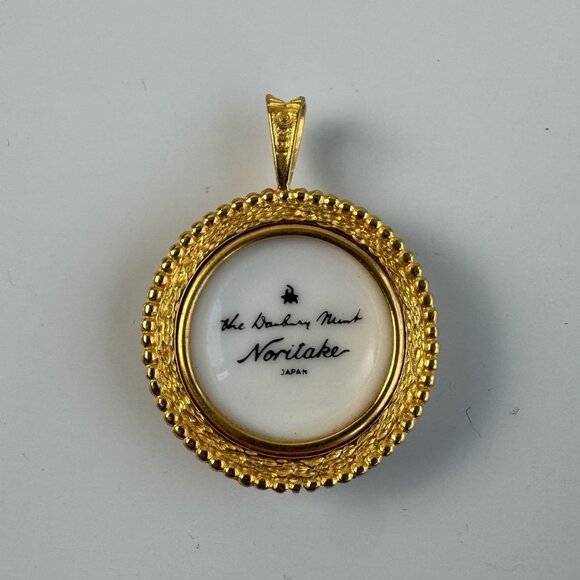 Vintage Danbury Mint Noritake Japan Pendant Worlds Greatest Porcelain Houses - Picture 3 of 6